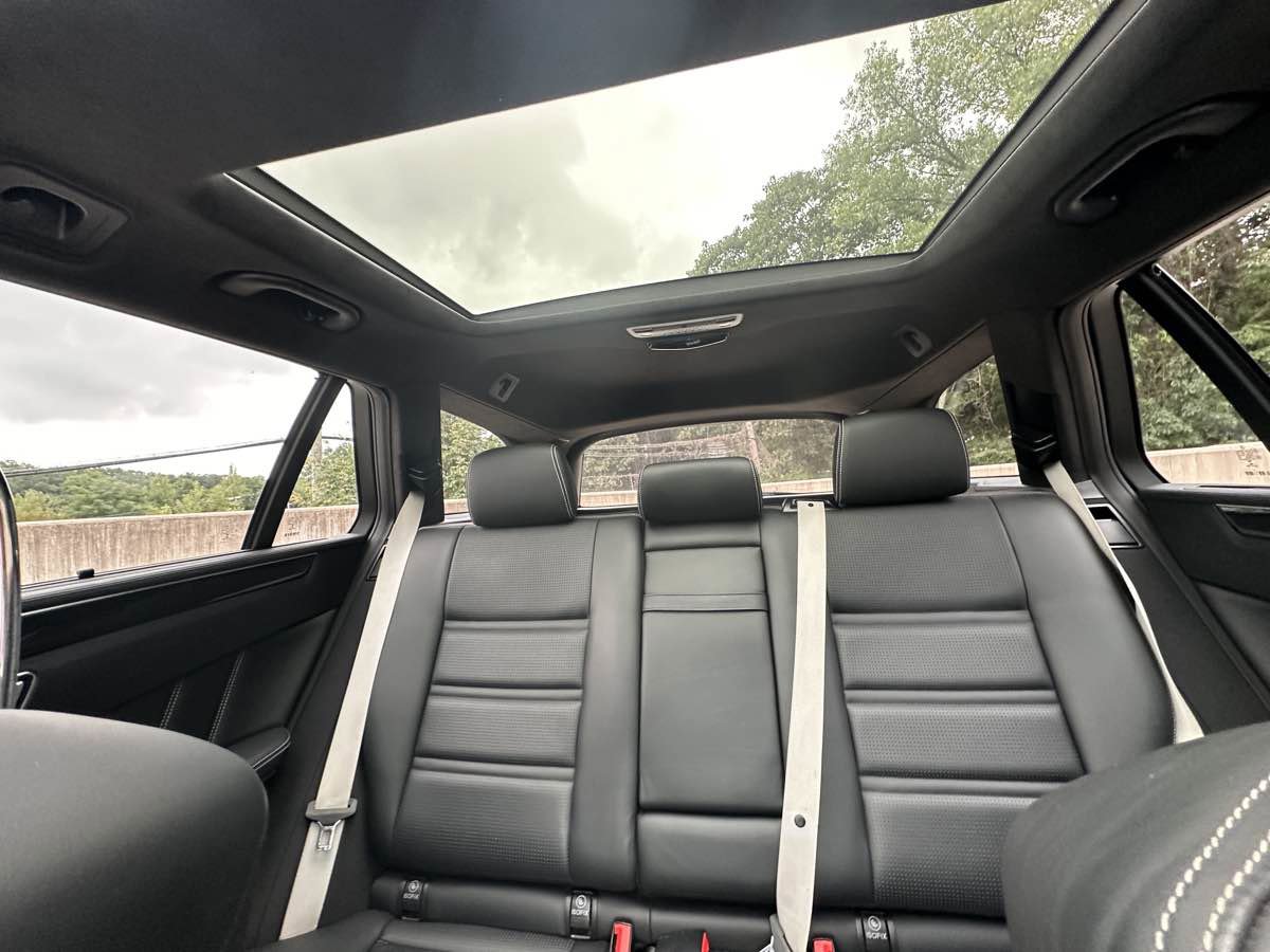 Used 2015 Mercedes-Benz E 63 AMG S-Model w/ Driver Assistance Package image 27