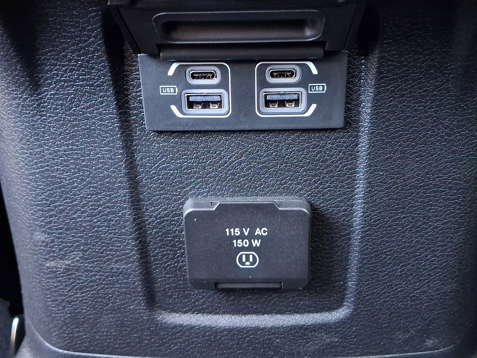 Certified 2025 Jeep Wrangler Sahara w/ Safety Group AWD/4WD image 11