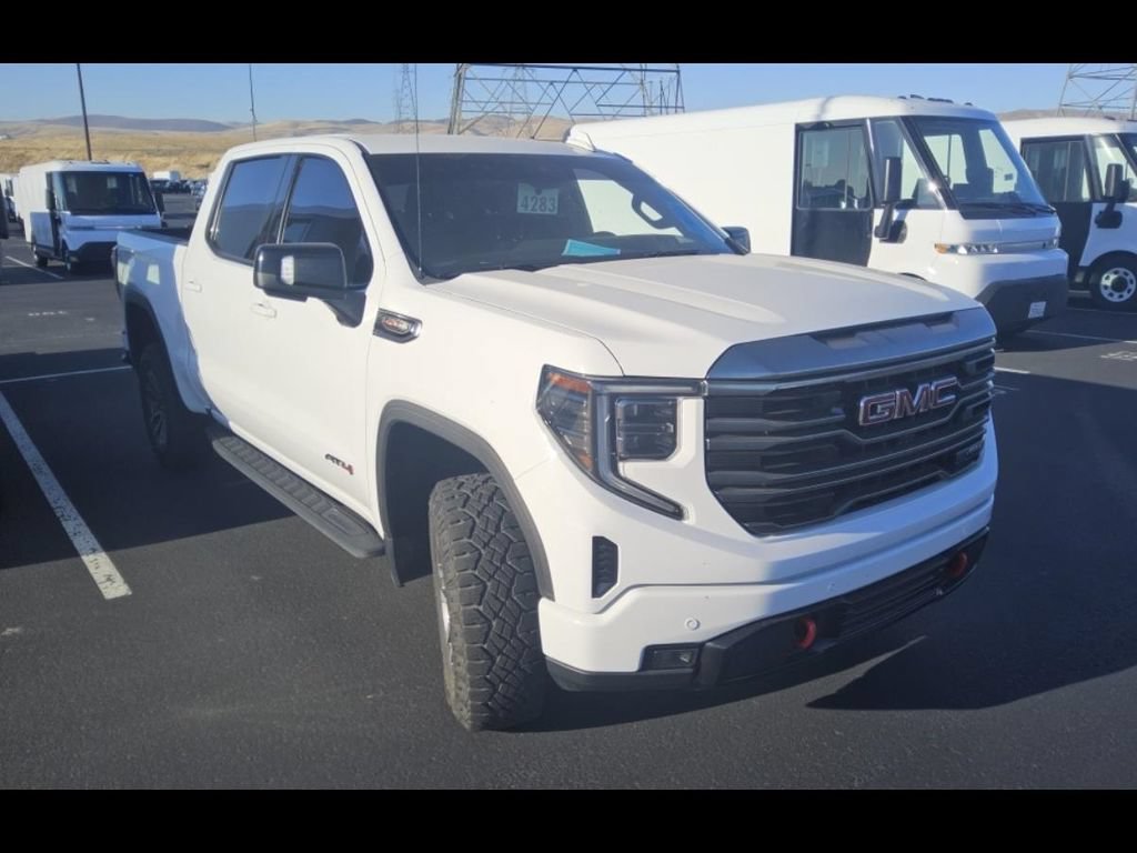 Used 2022 GMC Sierra 1500 AT4 w/ AT4 Premium Package AWD/4WD image 5