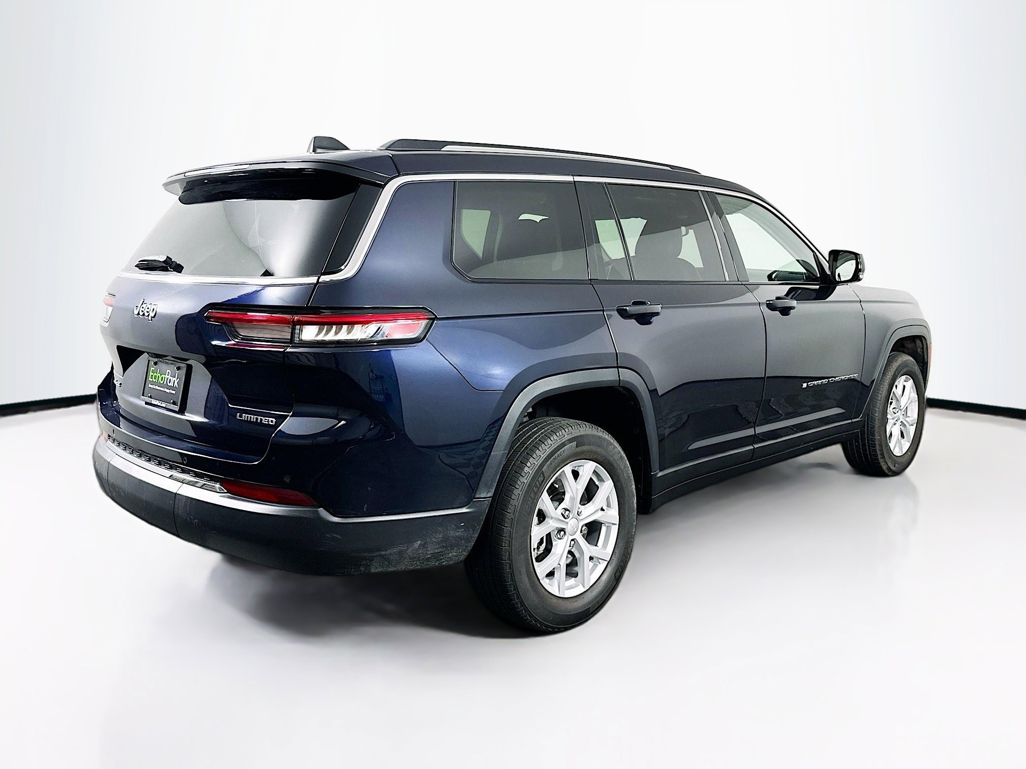 Used 2023 Jeep Grand Cherokee L Limited AWD/4WD image 9