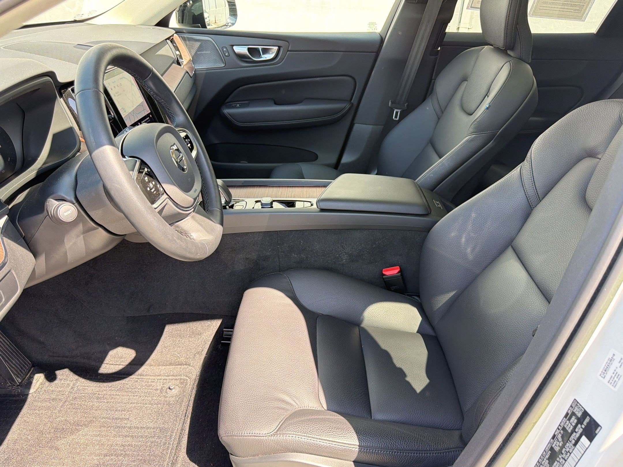 Used 2023 Volvo XC60 B5 Plus w/ Climate Package image 5