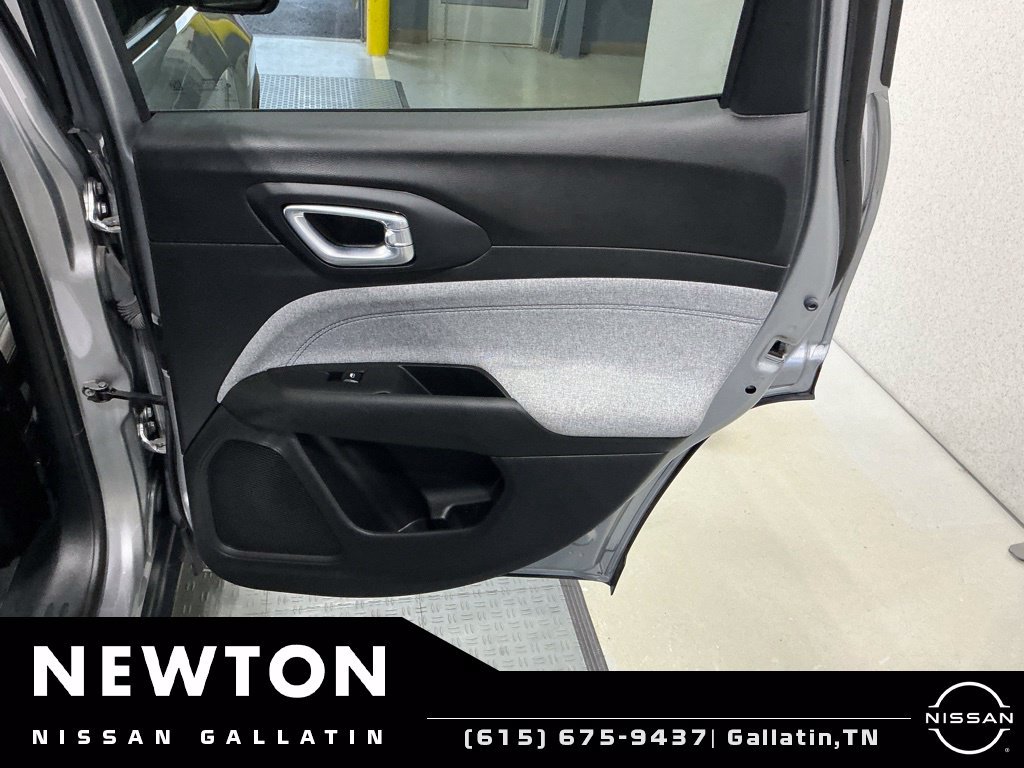 Used 2023 Jeep Compass Latitude w/ Convenience Group AWD/4WD image 44