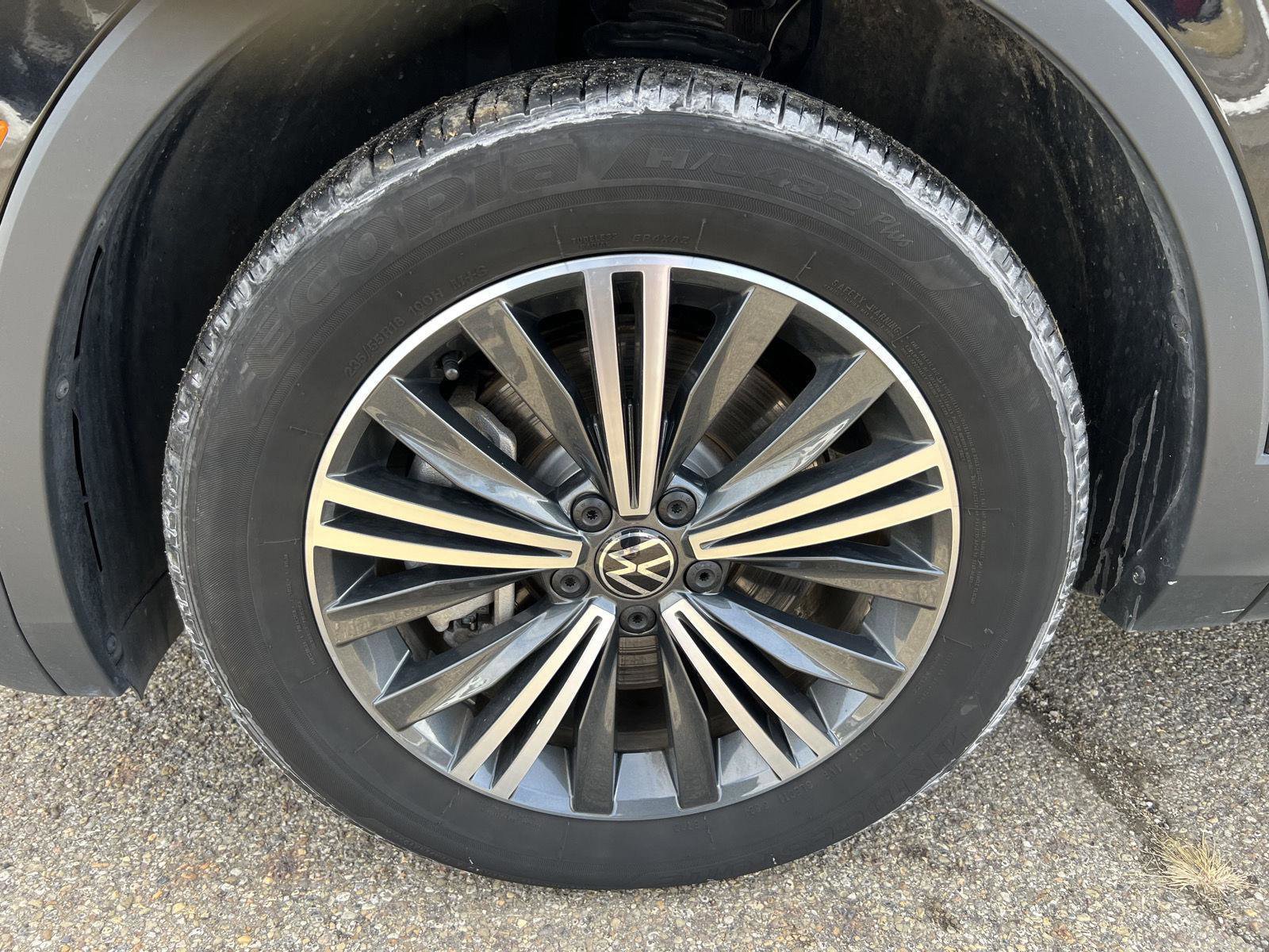 Used 2024 Volkswagen Tiguan Wolfsburg Edition image 44