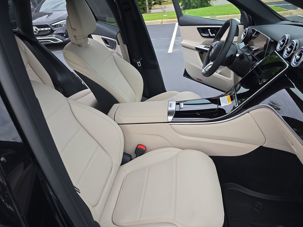 Used 2025 Mercedes-Benz GLC 350e 4MATIC image 11