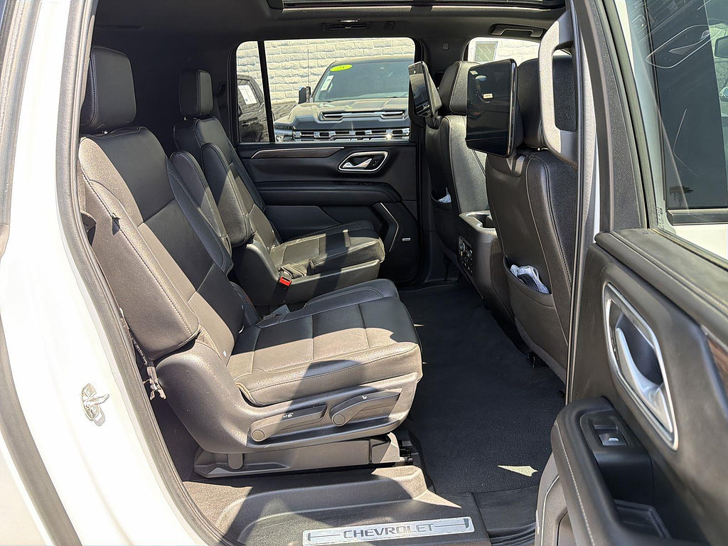 Used 2022 Chevrolet Suburban Z71 w/ Z71 Off-Road Package AWD/4WD image 27