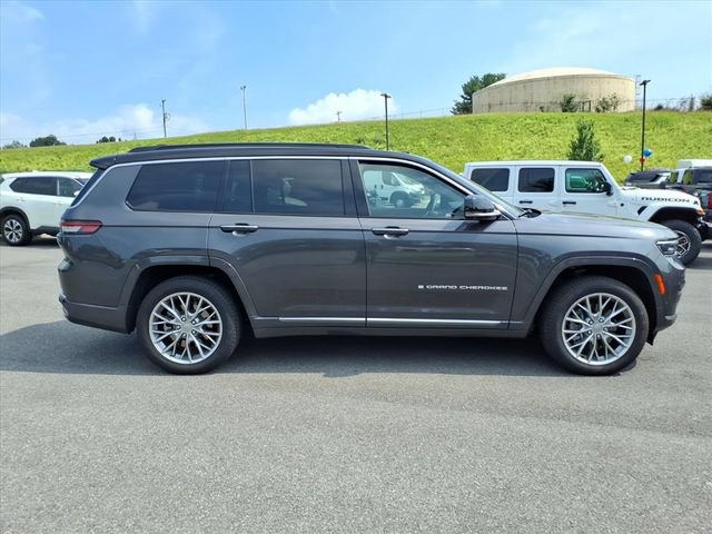 Used 2024 Jeep Grand Cherokee L Summit w/ Advanced Protech Group IV AWD/4WD image 3