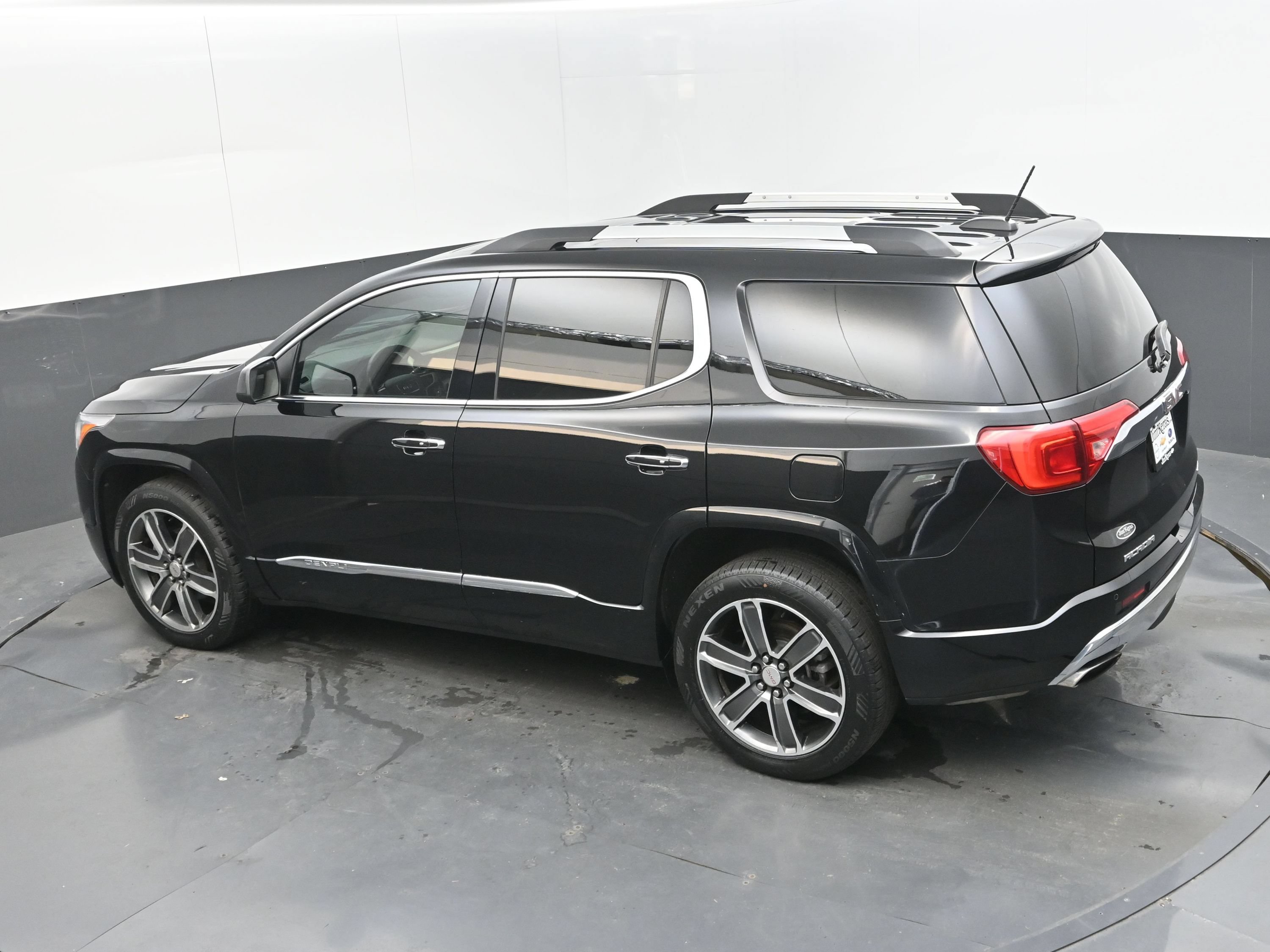 Used 2018 GMC Acadia Denali w/ Technology Package AWD/4WD image 32