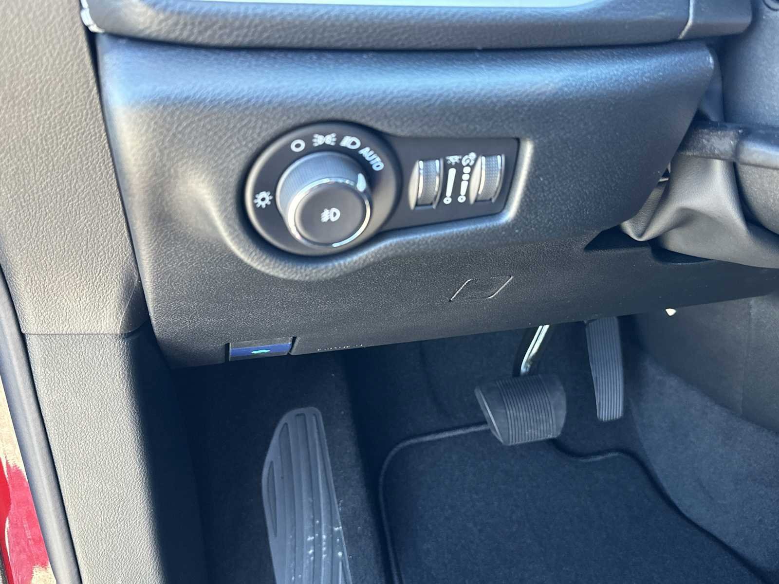 New 2026 Chrysler Pacifica Select FWD image 29