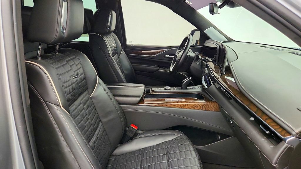 Used 2023 Cadillac Escalade Sport Platinum w/ LPO, ONYX Package AWD/4WD image 23