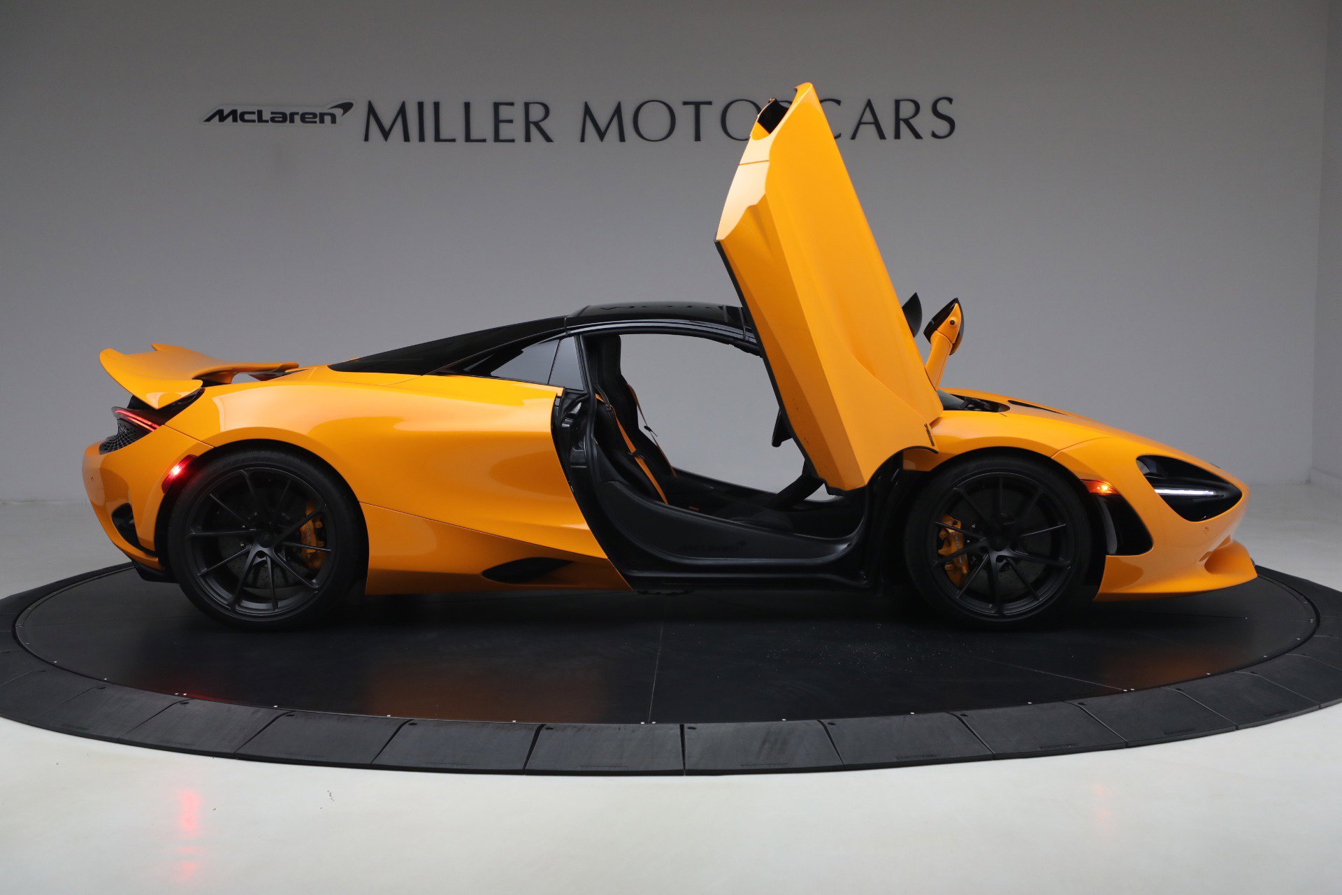 Used 2025 McLaren 750S Spider RWD image 19