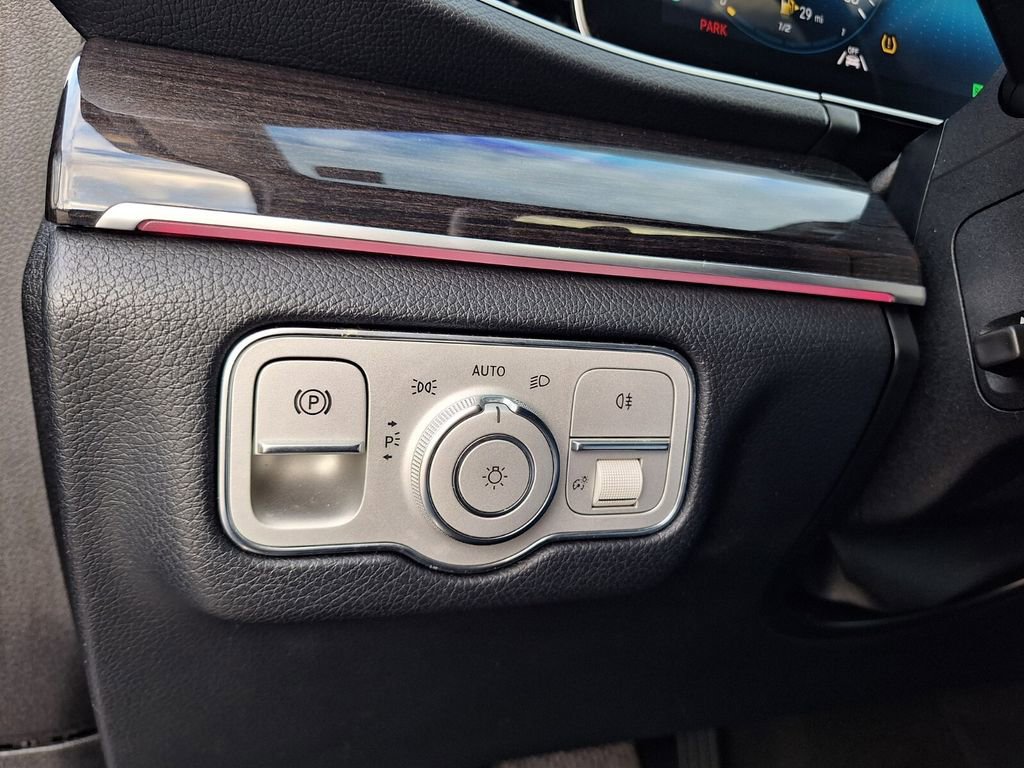 Used 2020 Mercedes-Benz GLE 450 4MATIC w/ Premium Package image 24