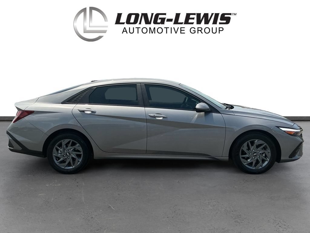 Used 2024 Hyundai Elantra SEL FWD image 8
