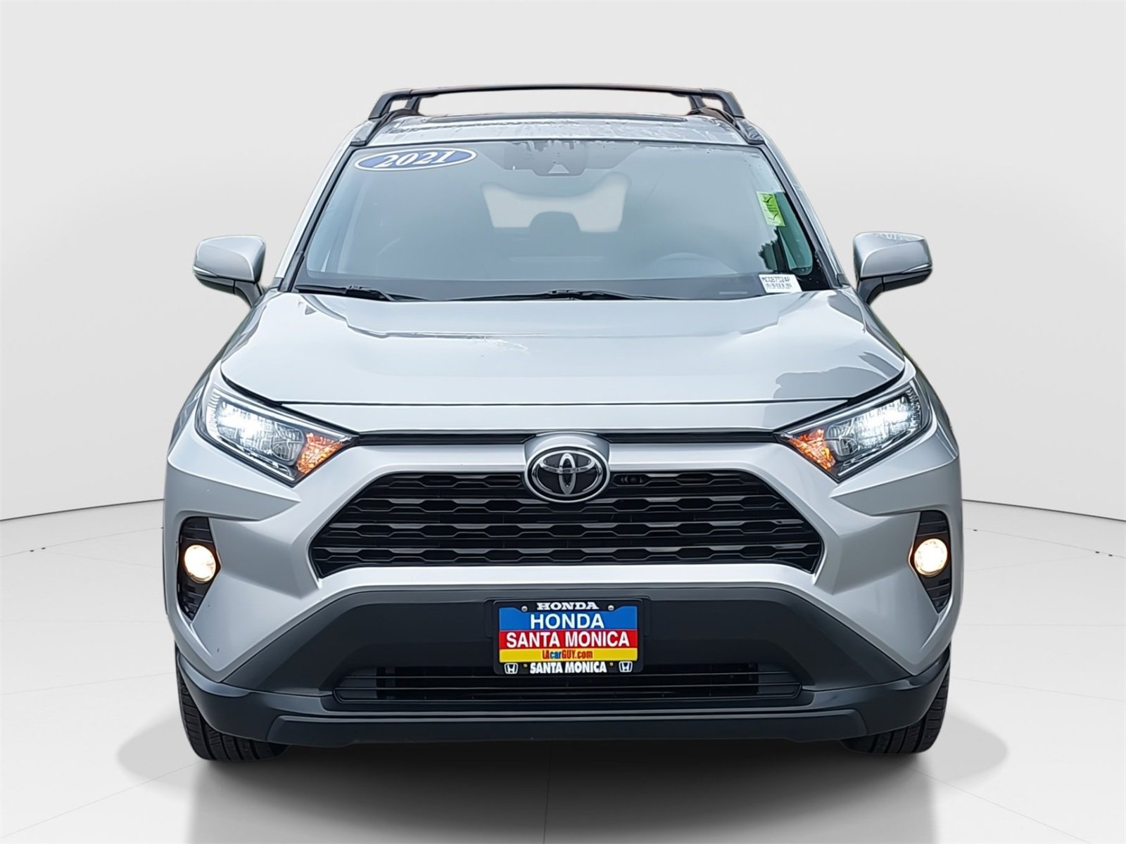 Used 2021 Toyota RAV4 XLE Premium image 2