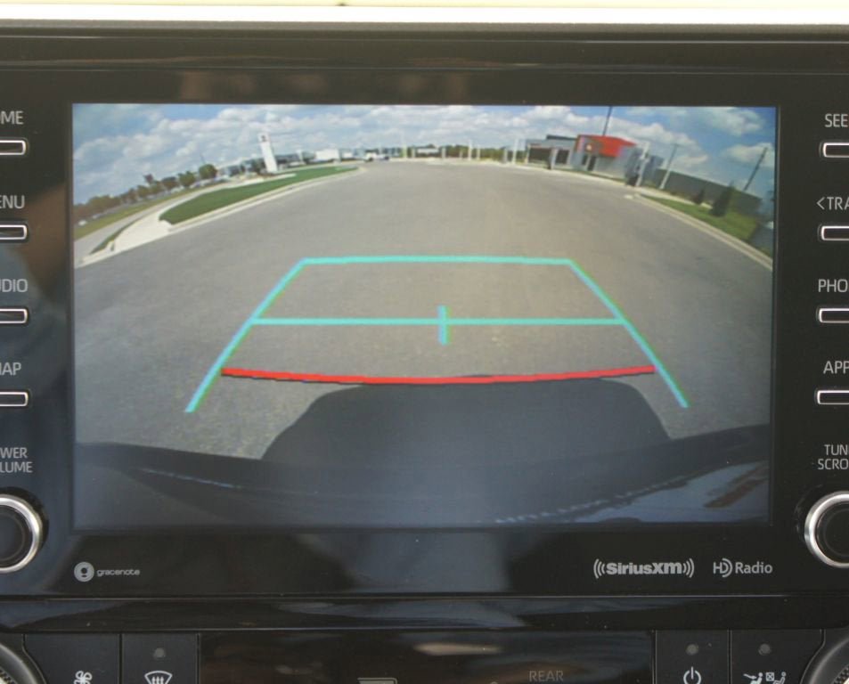 Used 2021 Toyota Highlander LE AWD/4WD image 7