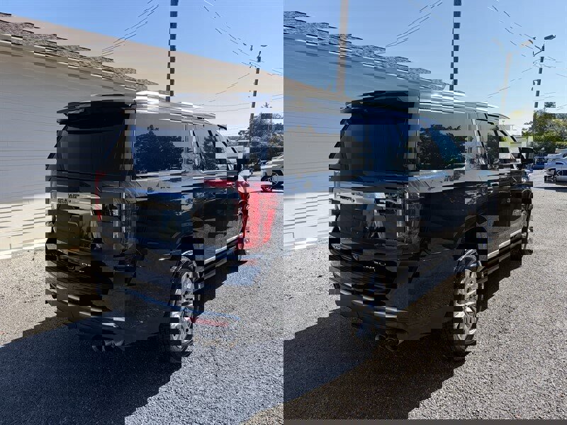 Used 2023 GMC Yukon XL Denali image 10