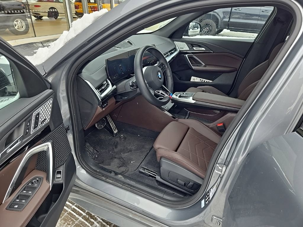 Used 2025 BMW X2 xDrive28i w/ Premium Package image 16