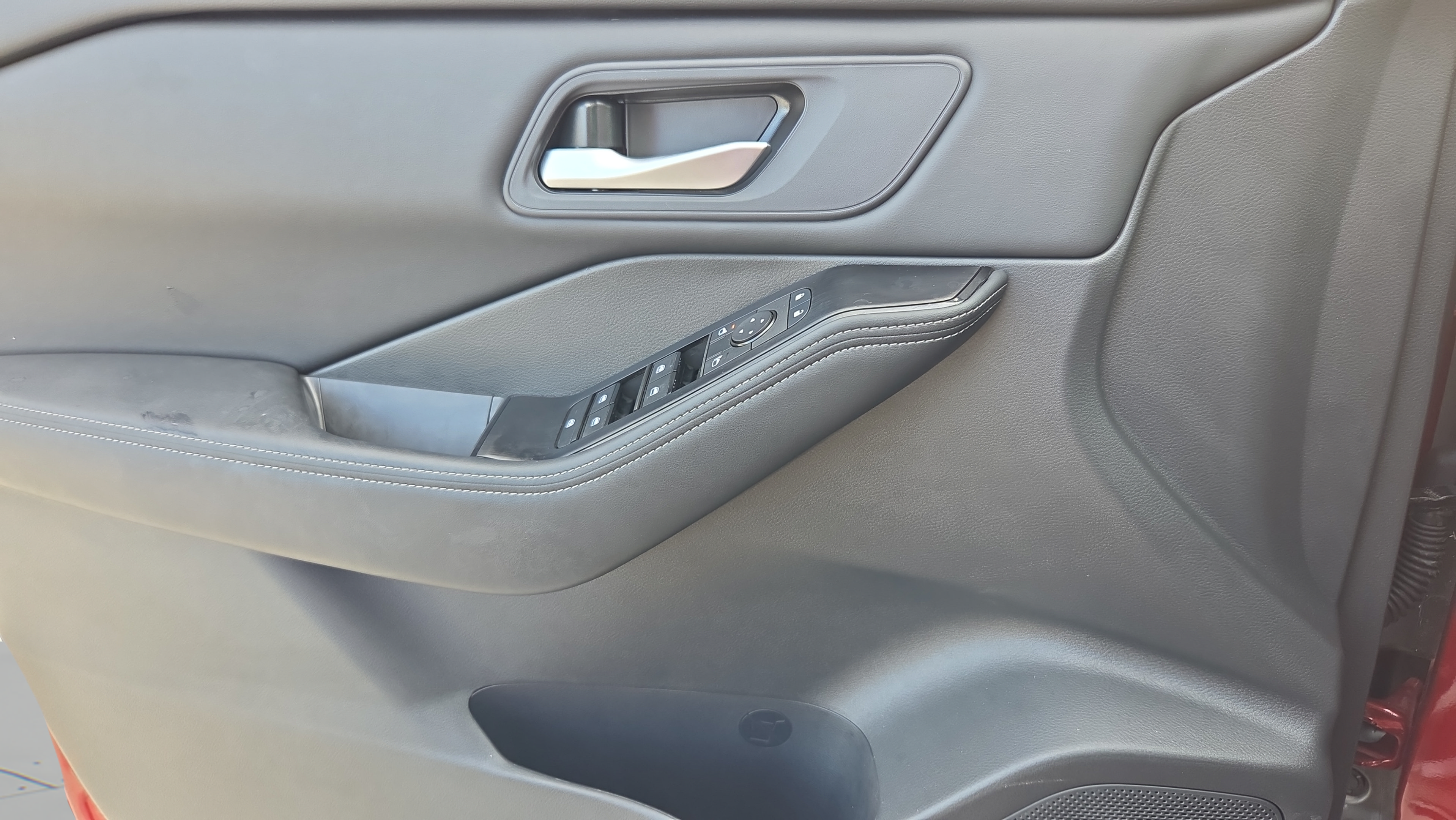 Certified 2026 Nissan Rogue SV FWD image 30