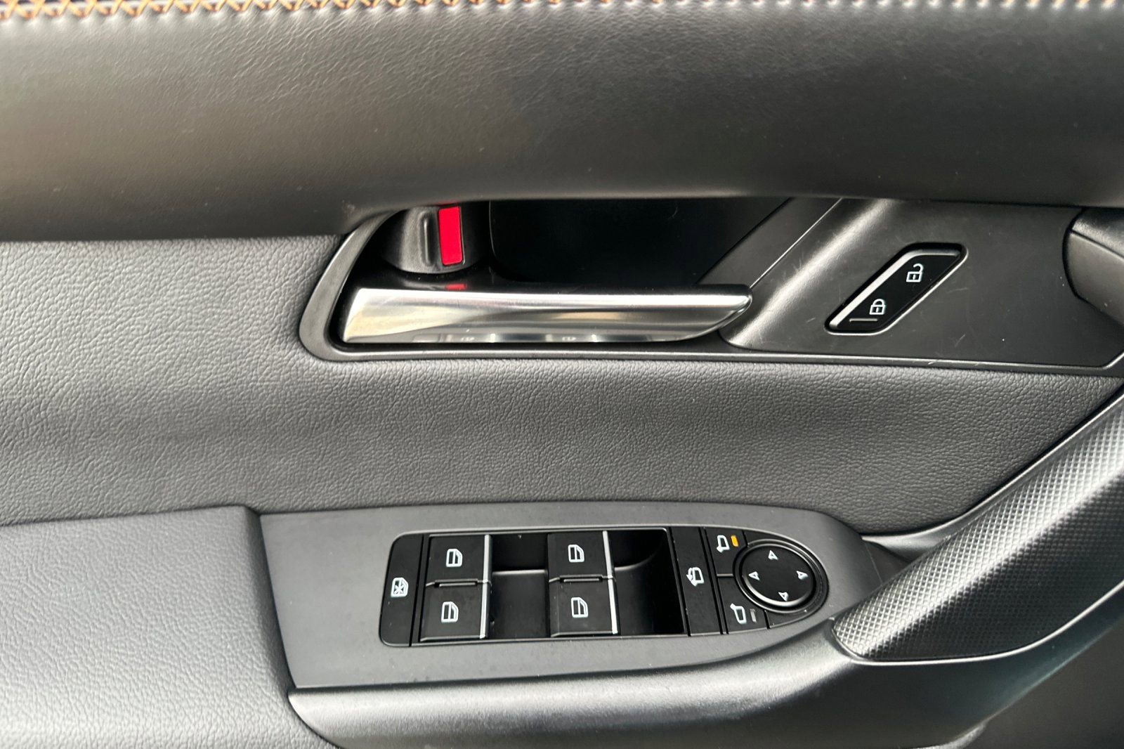 Certified 2025 MAZDA CX-50 2.5 Hybrid w/ Weather Package image 11