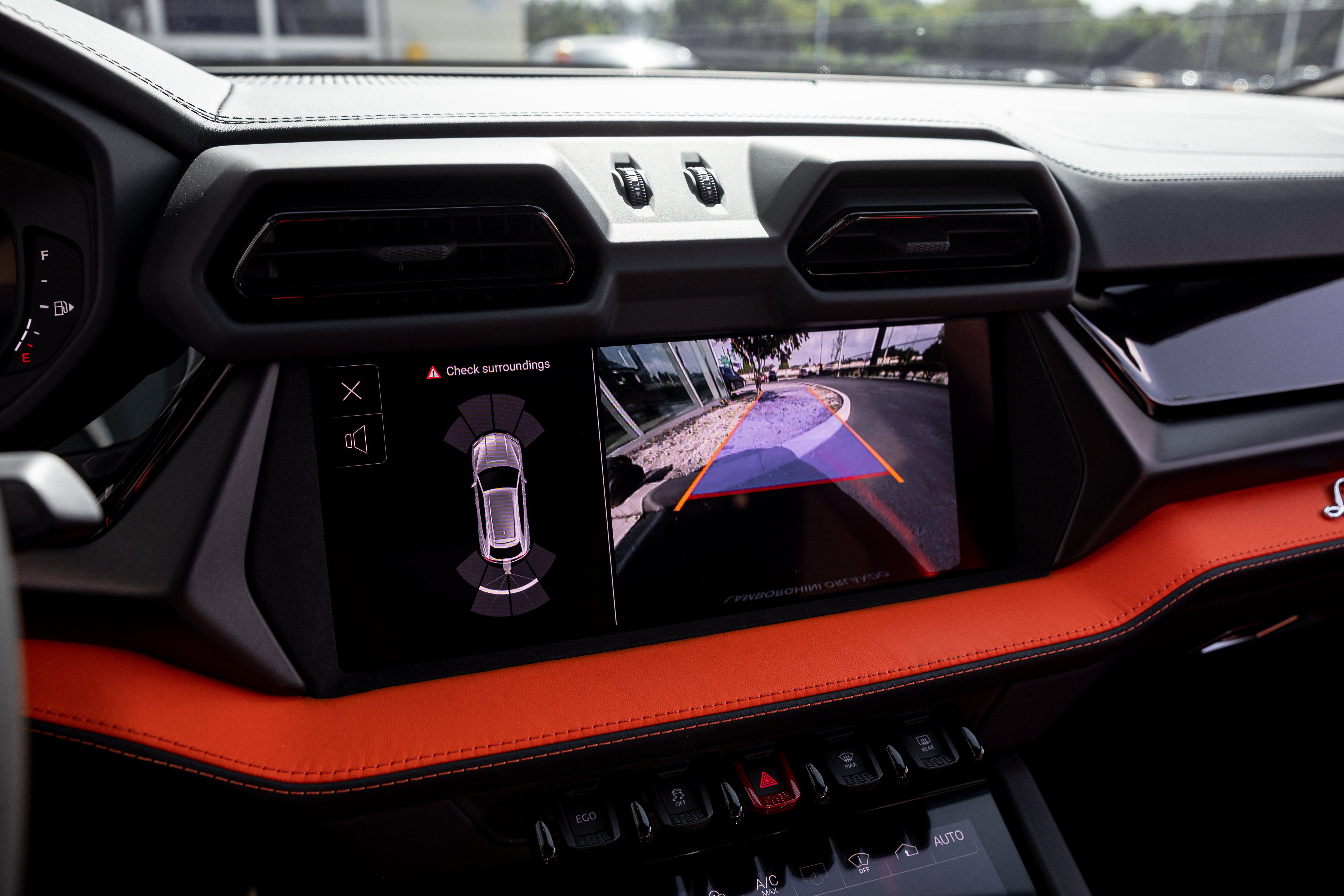 Used 2025 Lamborghini Urus Performante AWD/4WD image 19