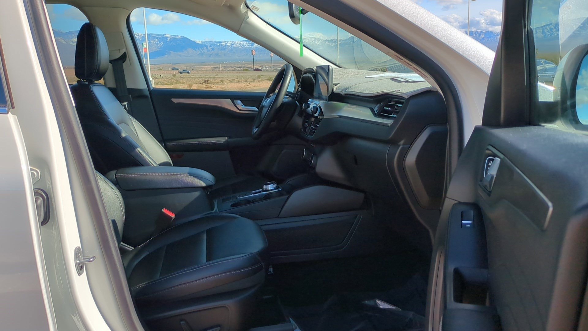 Used 2022 Ford Escape Titanium w/ Class II Trailer Tow Package image 32