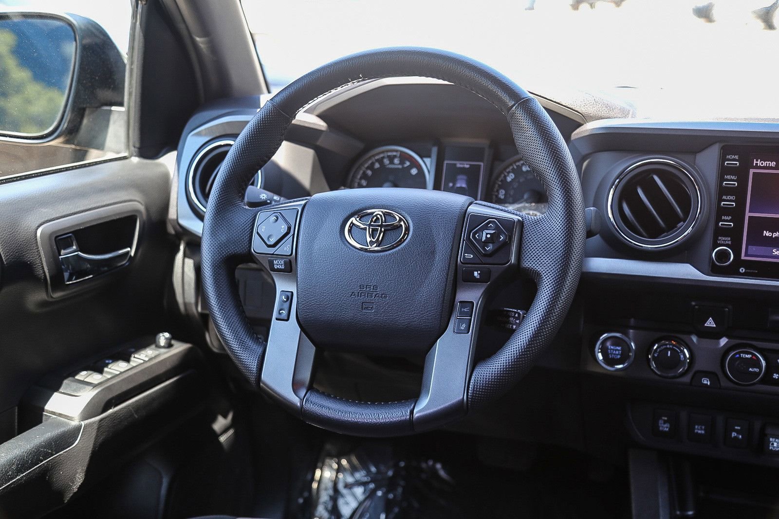 Used 2023 Toyota Tacoma TRD Off-Road w/ Technology Package AWD/4WD image 13