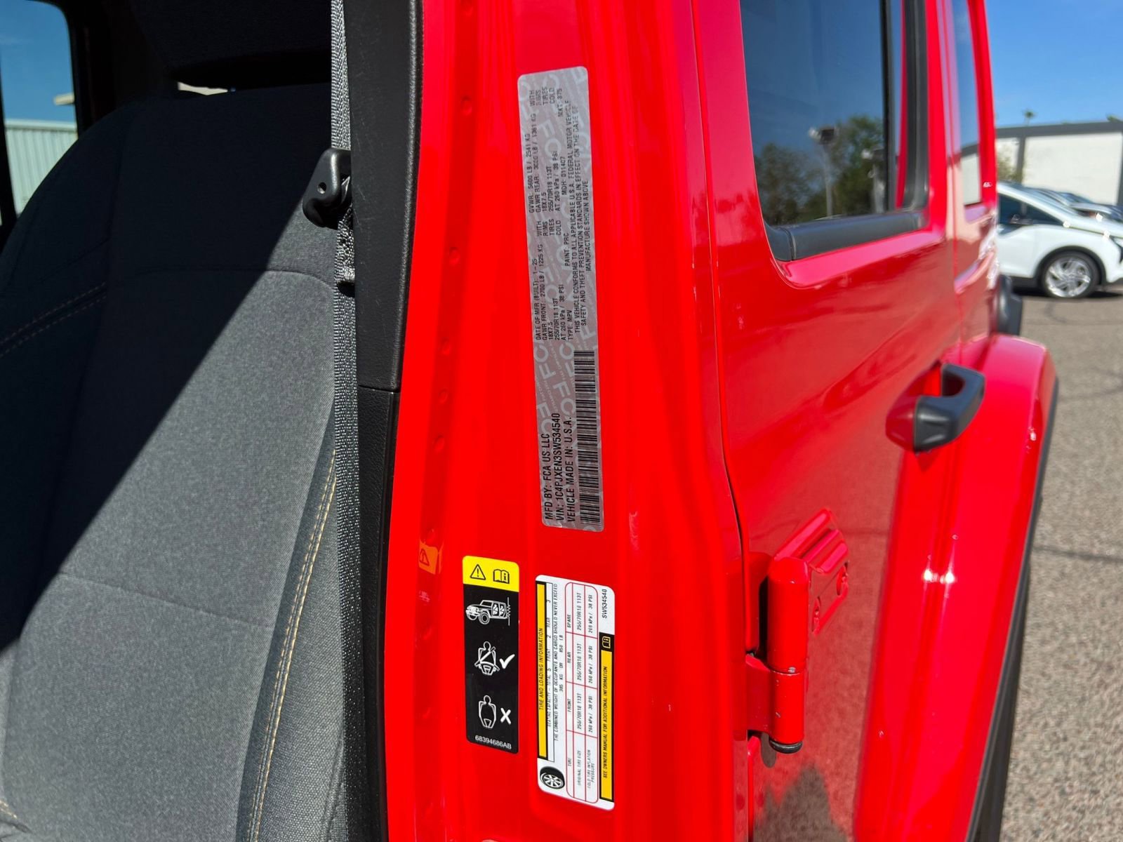 Used 2025 Jeep Wrangler Sahara image 29