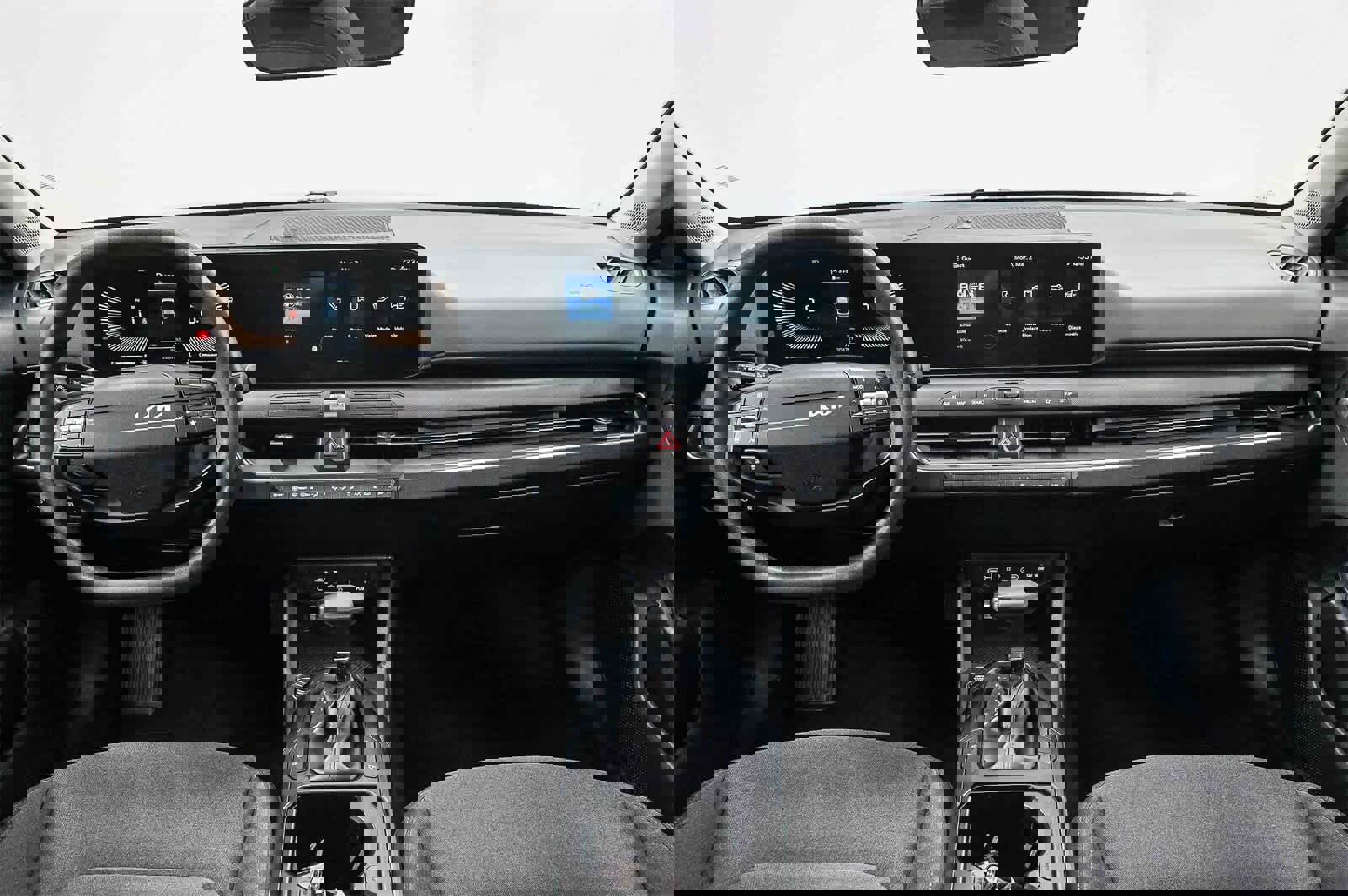 Used 2025 Kia K4 LXS image 12