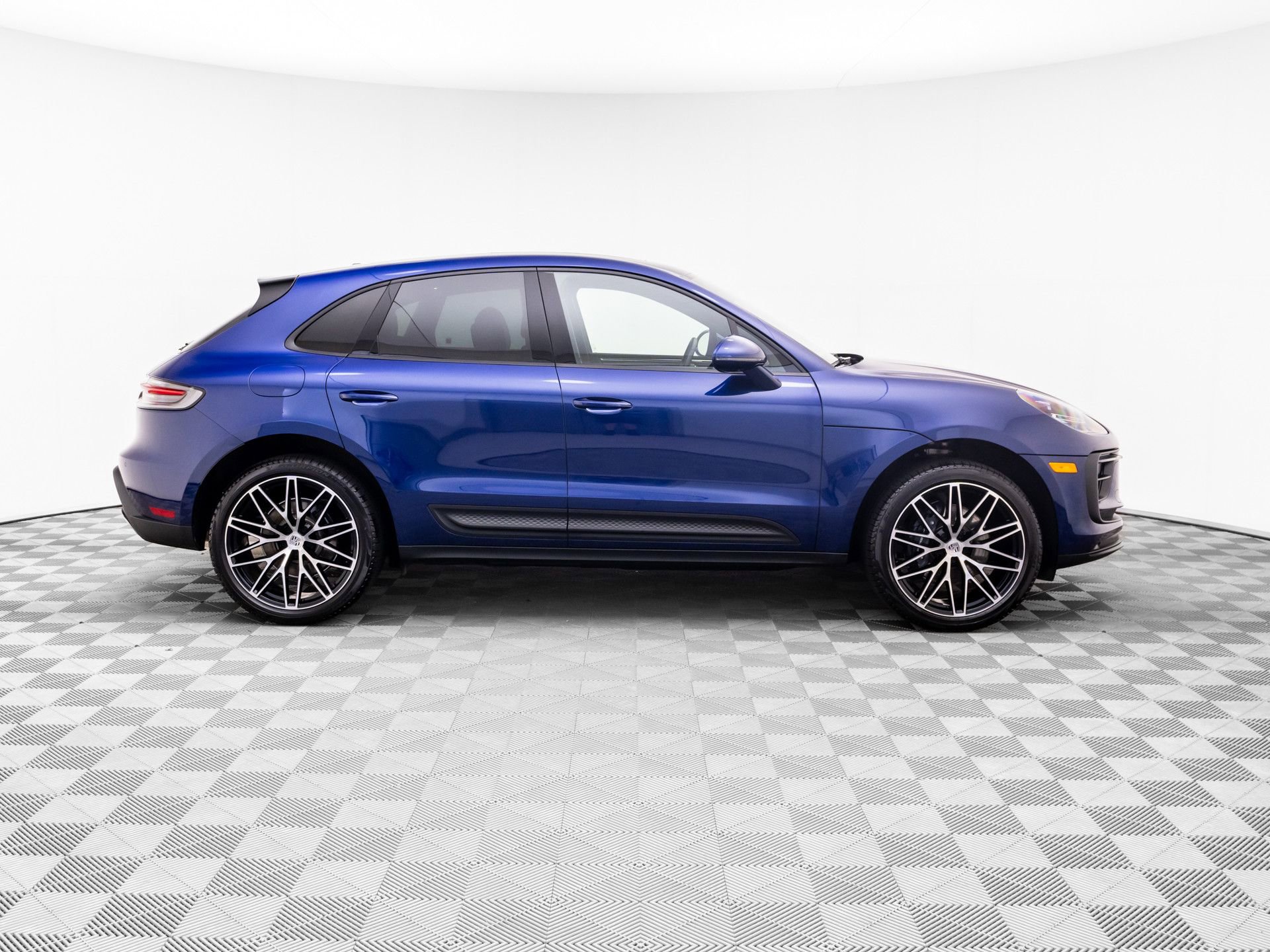 Certified 2026 Porsche Macan AWD/4WD image 7