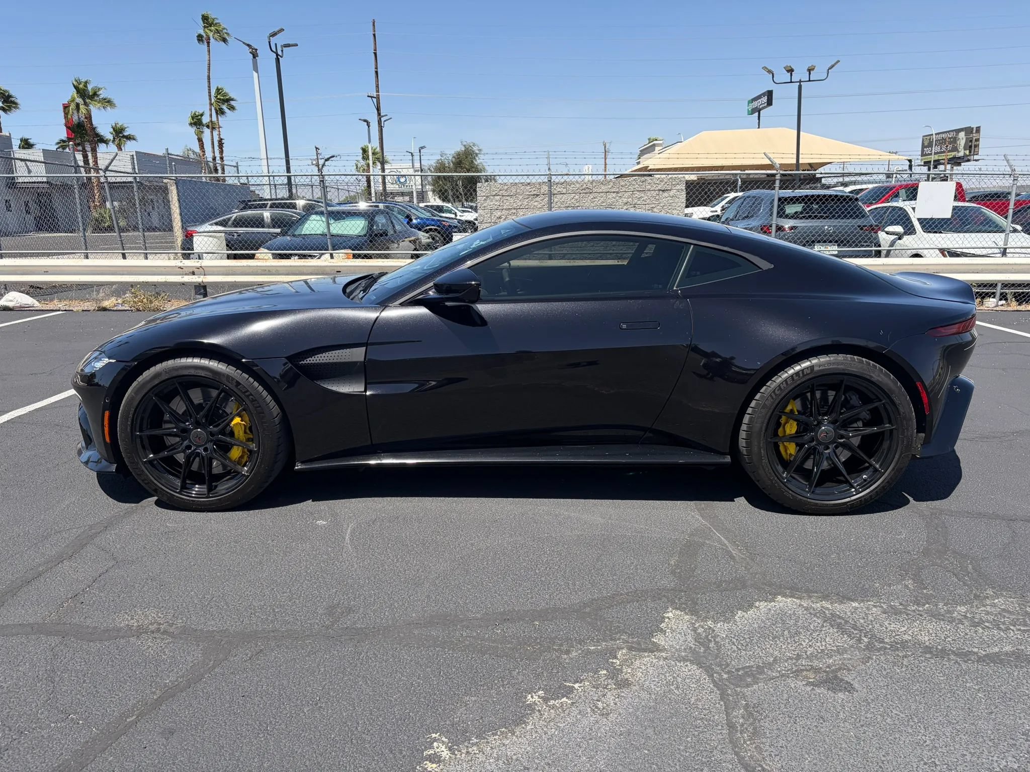Used 2019 Aston Martin V8 Vantage Coupe RWD image 3