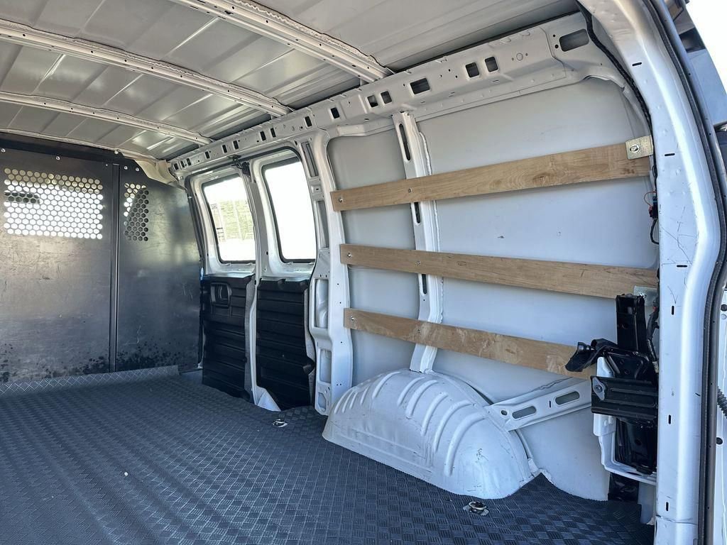 Used 2024 GMC Savana 2500 w/ Driver Convenience Package image 32