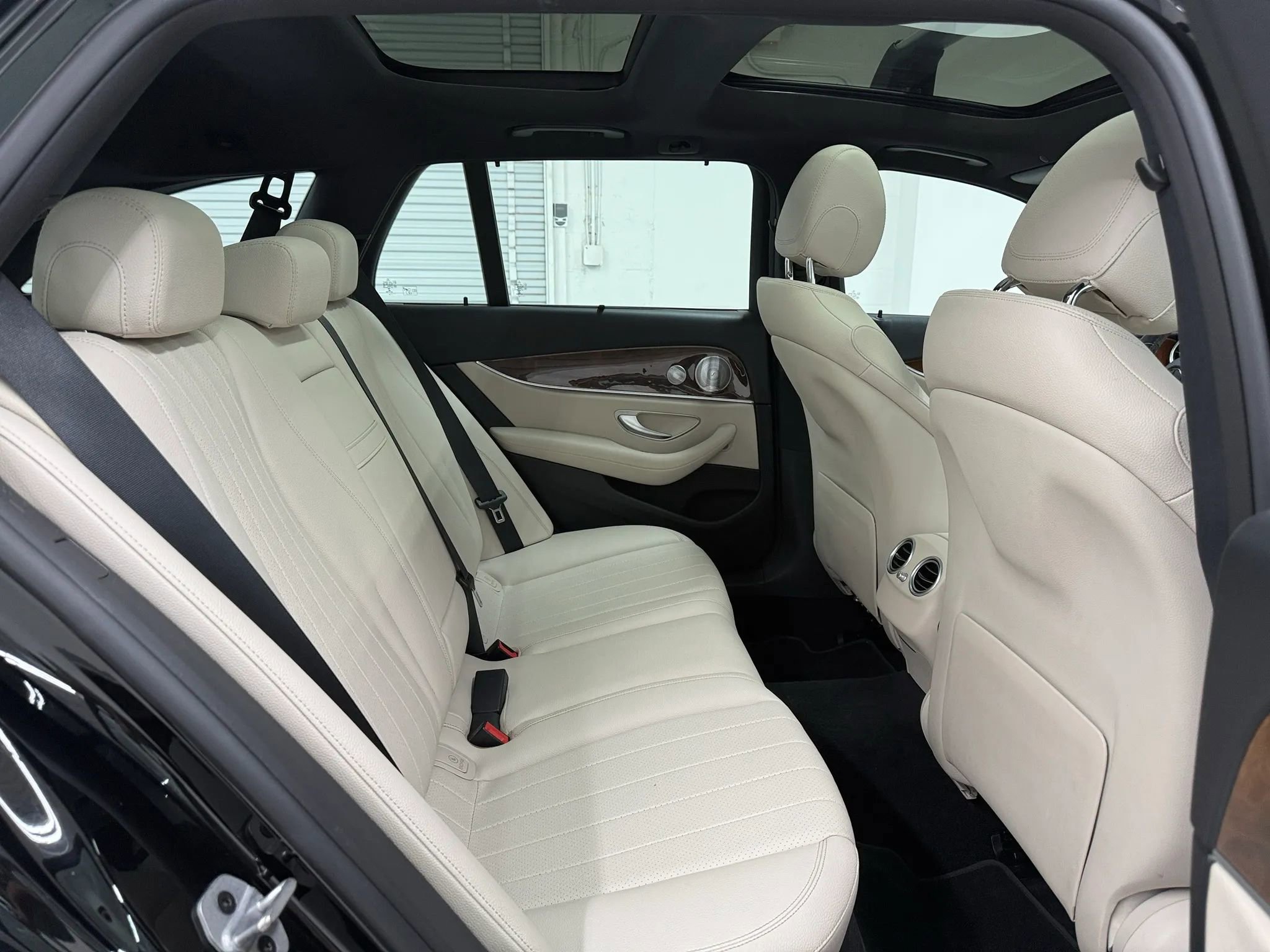 Used 2020 Mercedes-Benz E 450 4MATIC Wagon image 16