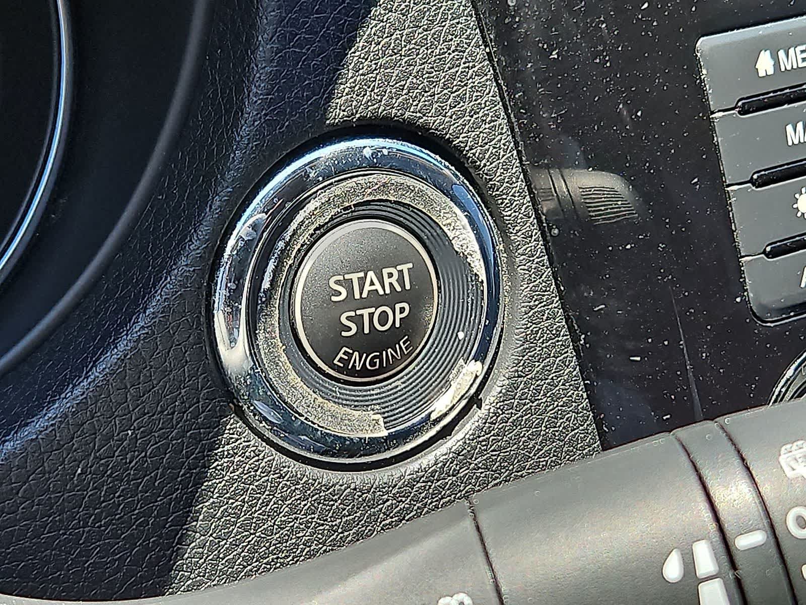 Used 2018 Nissan Rogue SV w/ Premium Package FWD image 23