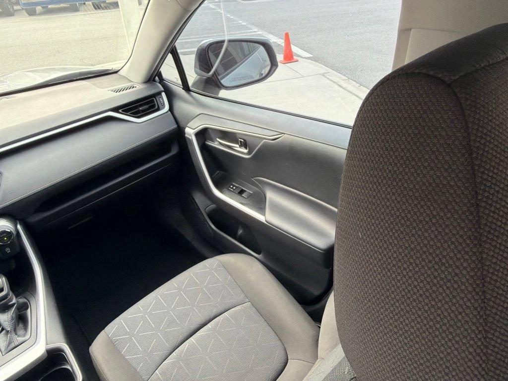 Used 2021 Toyota RAV4 XLE w/ Convenience Package FWD image 20