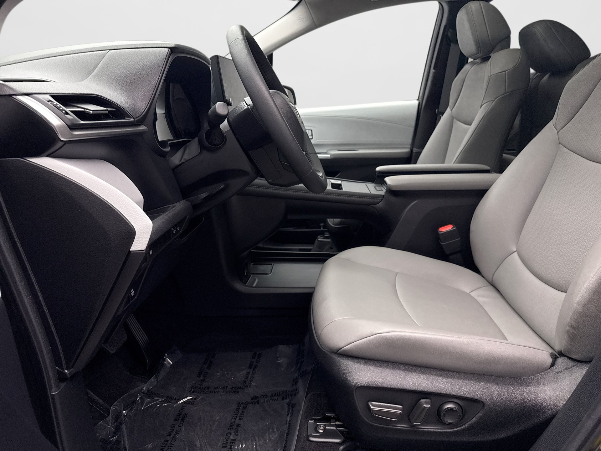 Used 2025 Toyota Sienna XLE AWD/4WD image 11