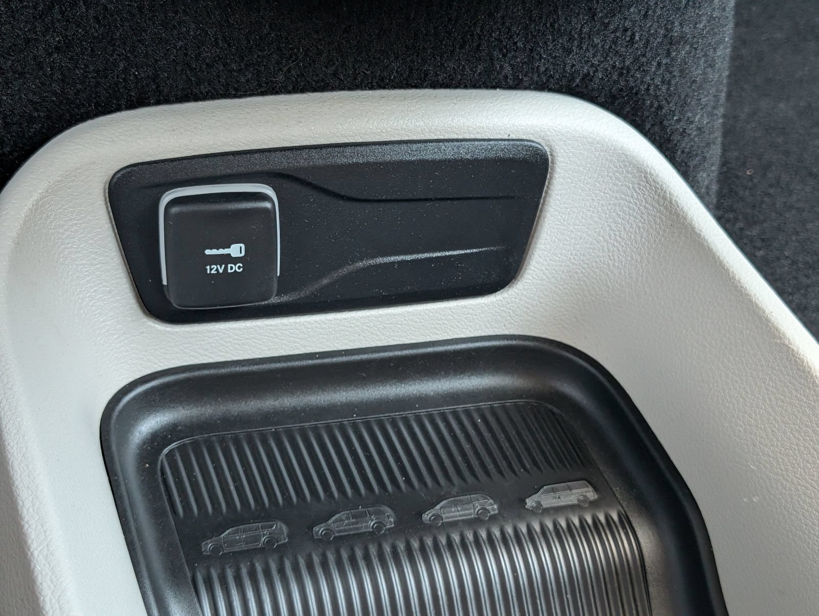 Used 2023 Chrysler Voyager LX FWD image 30