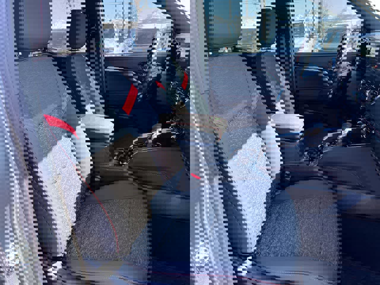 Used 2024 Chevrolet Colorado Z71 w/ Z71 Convenience Package 2 image 28