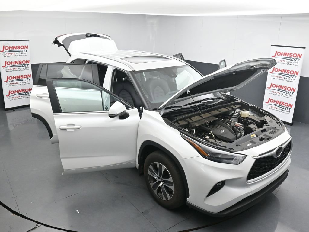 Used 2024 Toyota Highlander XLE AWD/4WD image 25