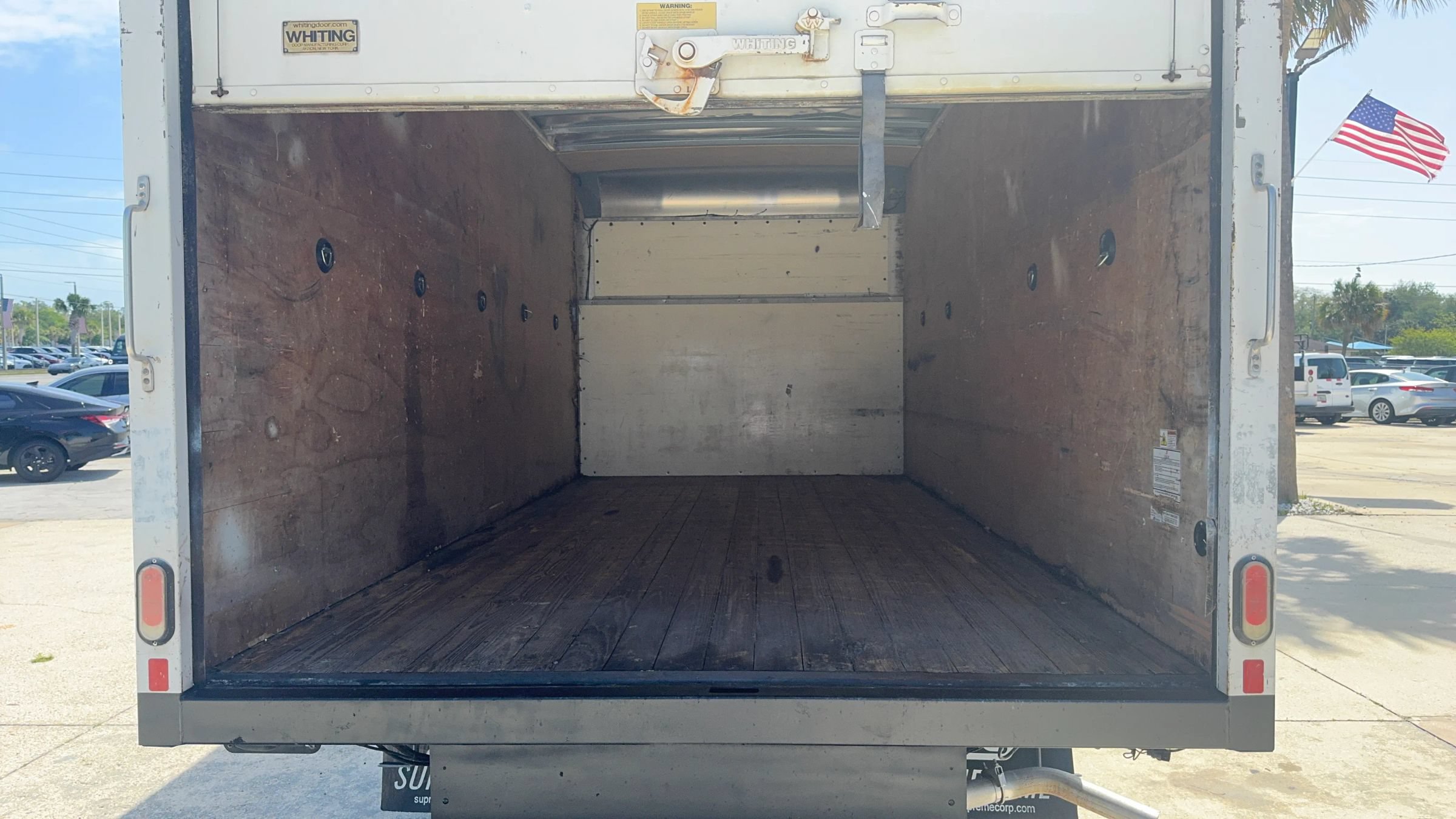 Used 2018 Chevrolet Express 3500 w/ Driver Convenience Package RWD image 13