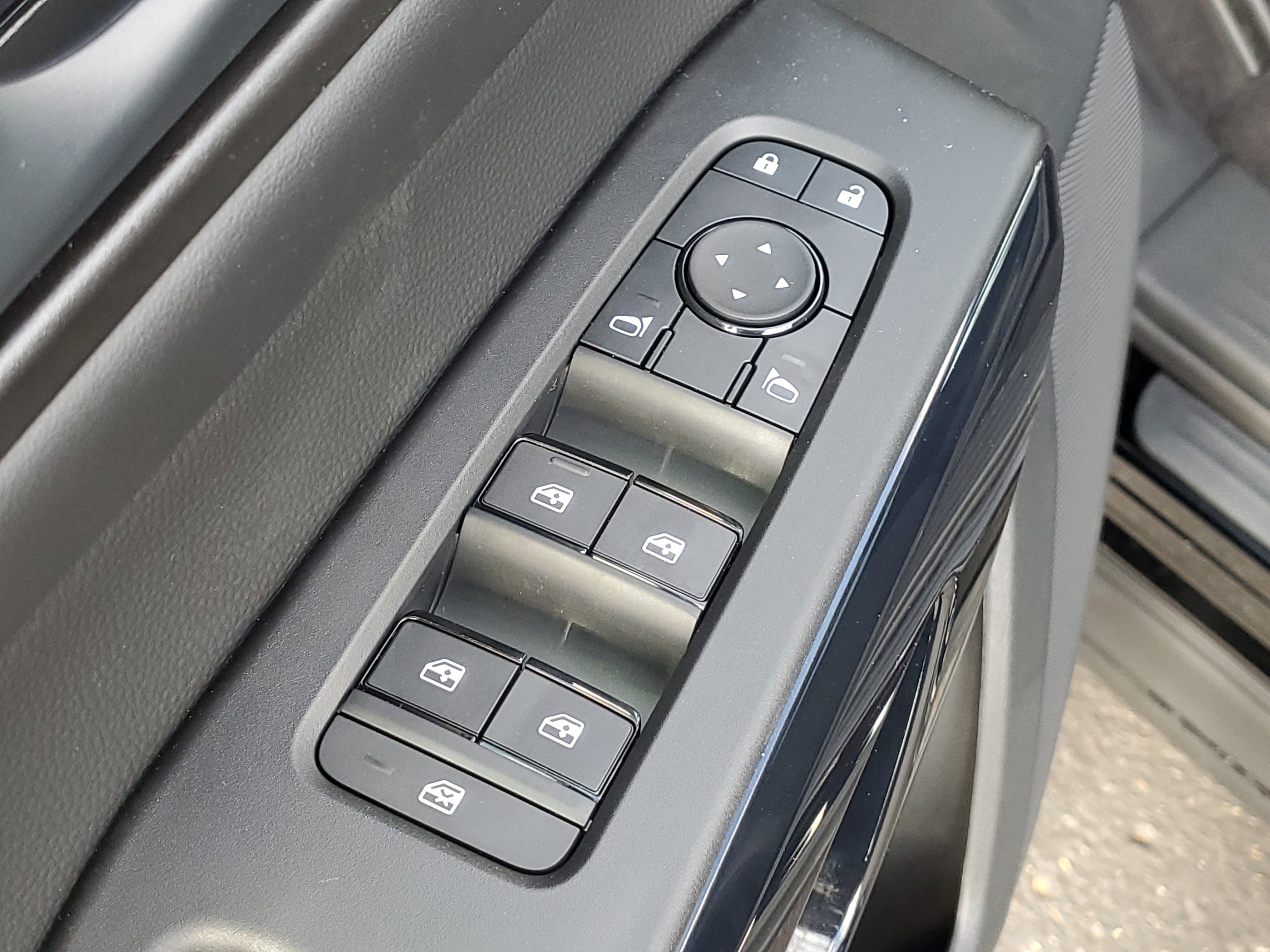 New 2026 Nissan Pathfinder SV w/ SV Premium Package image 22