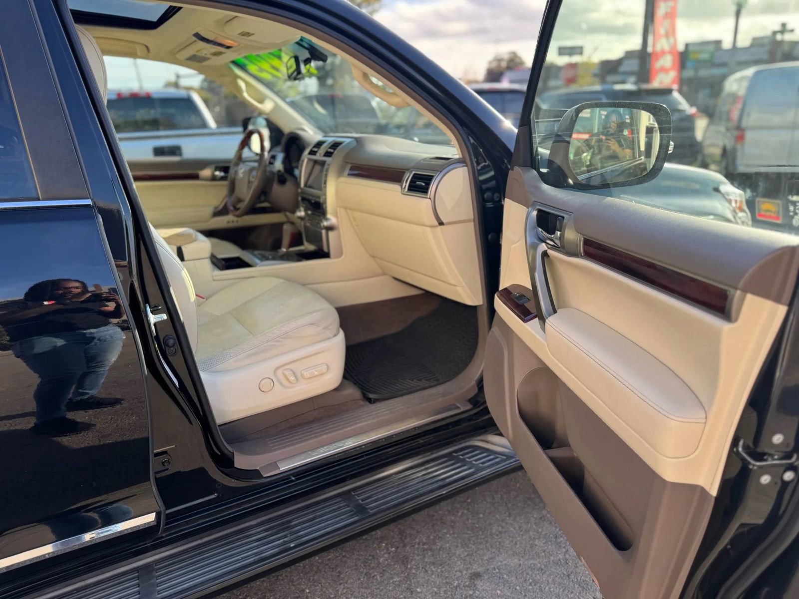 Used 2011 Lexus GX 460 image 16