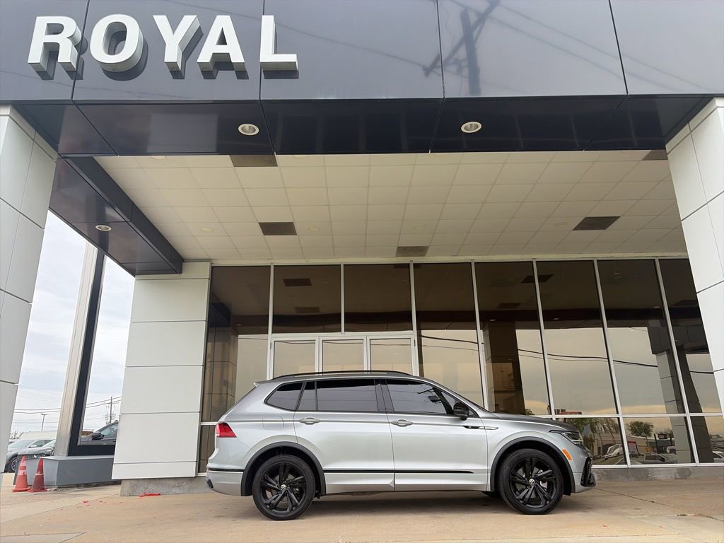 Used 2023 Volkswagen Tiguan SE R-Line