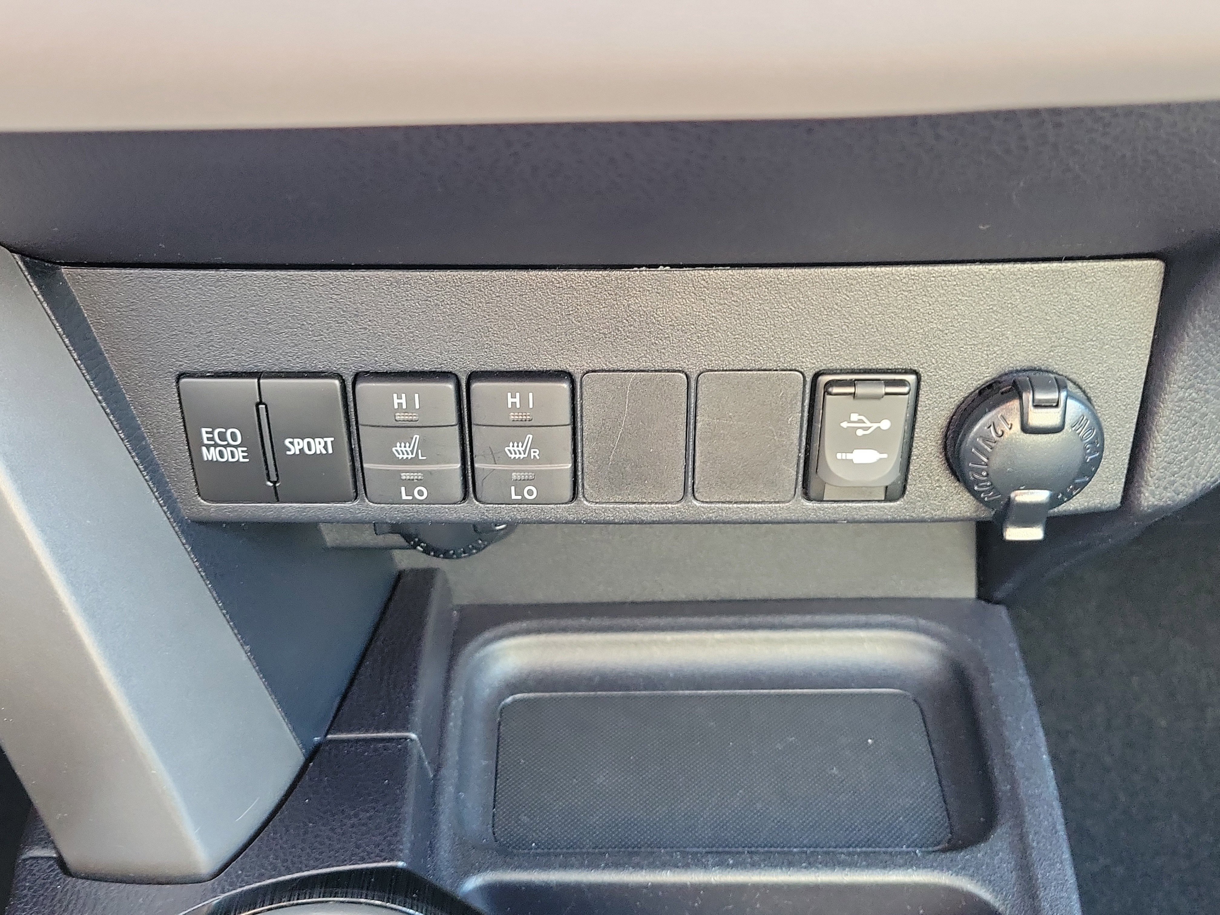 Used 2016 Toyota RAV4 Limited image 36