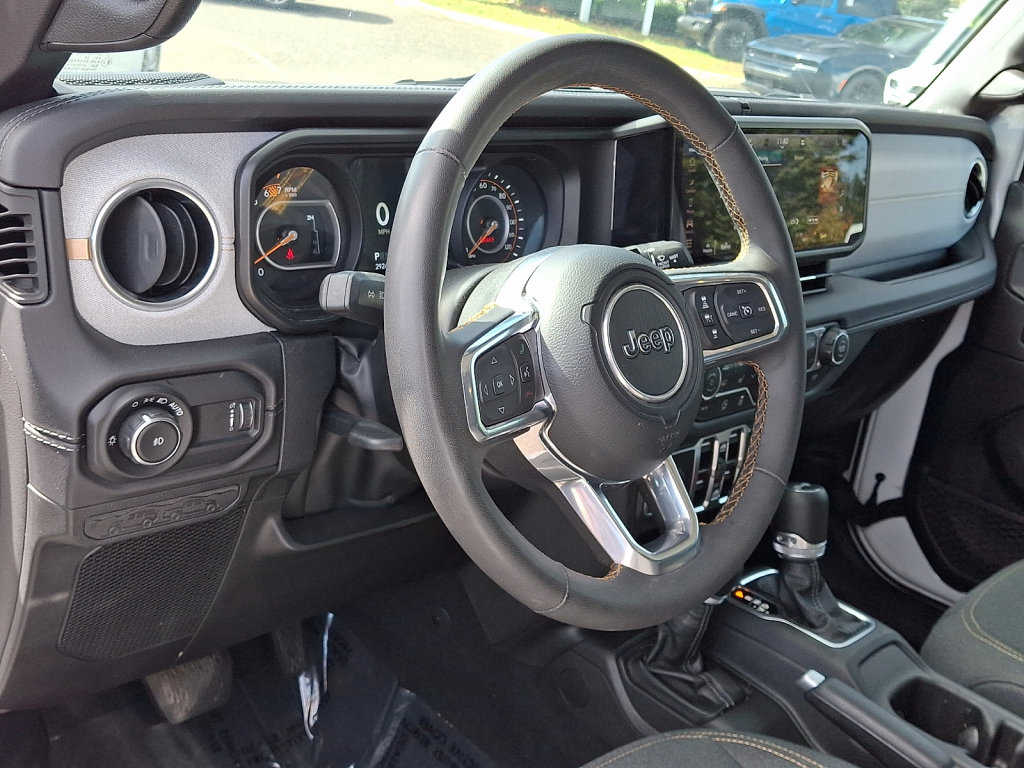 Used 2025 Jeep Wrangler Unlimited Sahara AWD/4WD image 25