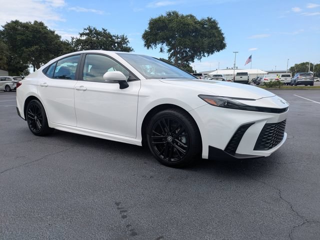 Used 2025 Toyota Camry SE AWD/4WD image 2