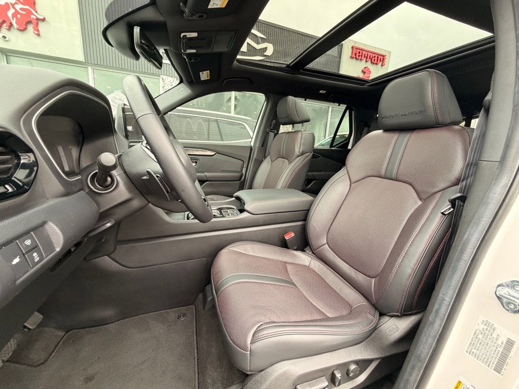 Used 2025 Honda Pilot Black Edition image 13