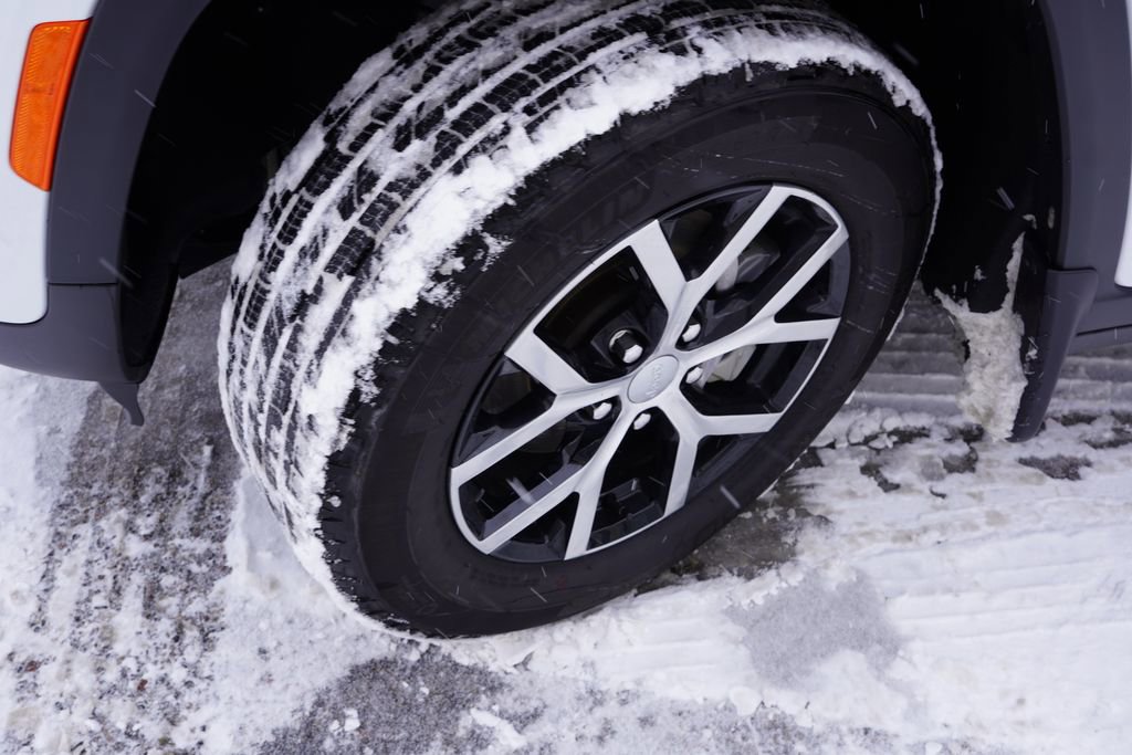 Certified 2024 Jeep Grand Cherokee Limited w/ MOPAR Finishing Package image 14