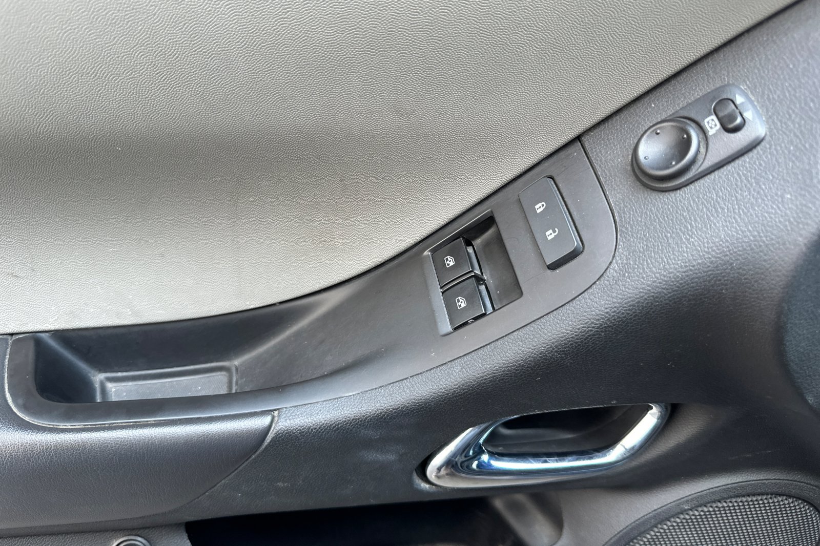 Used 2014 Chevrolet Camaro LS RWD image 11