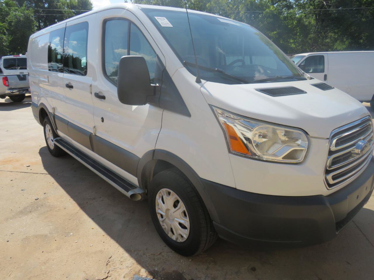 Used 2015 Ford Transit 250 130 Low Roof w/ Exterior Upgrade Package RWD image 3