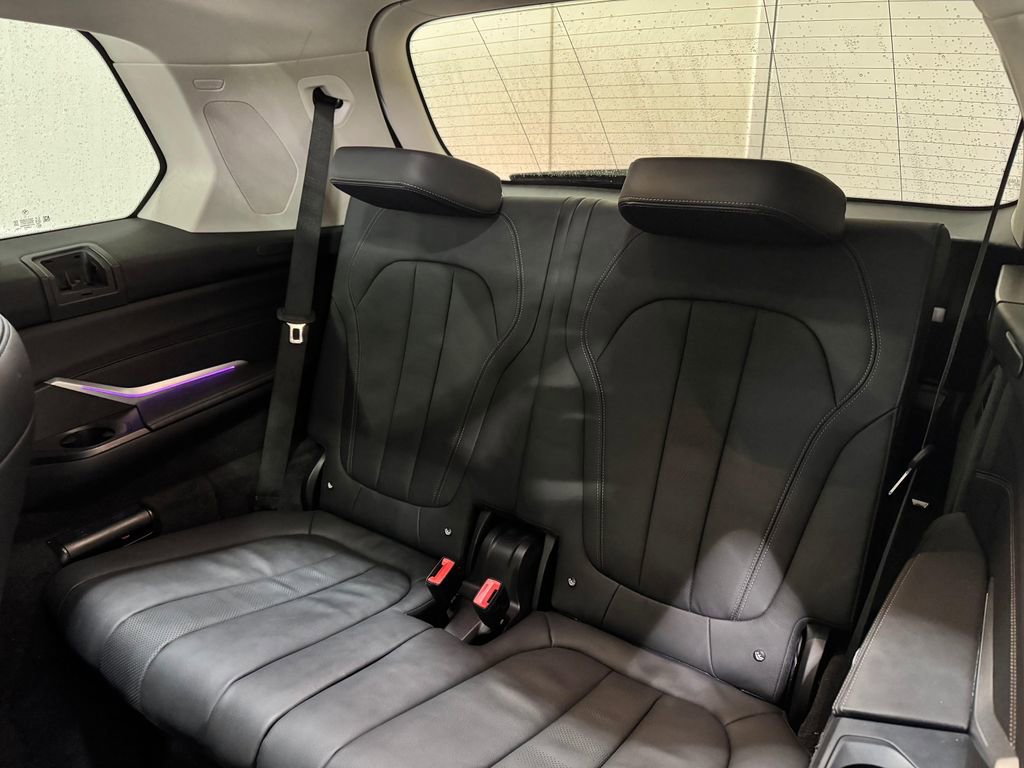 Used 2021 BMW X7 xDrive40i w/ Premium Package image 26
