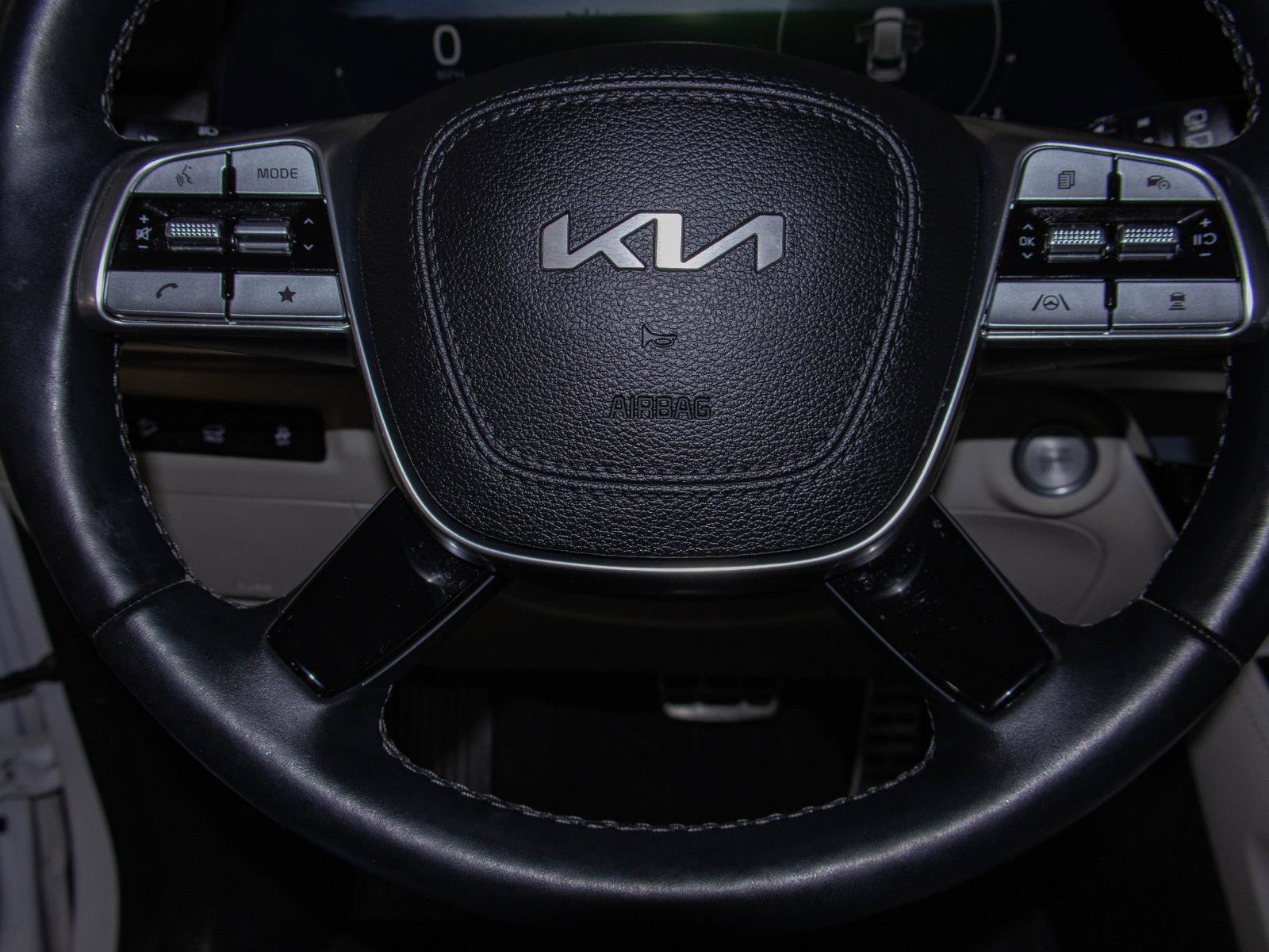 Used 2024 Kia Telluride SX w/ Towing Package AWD/4WD image 12